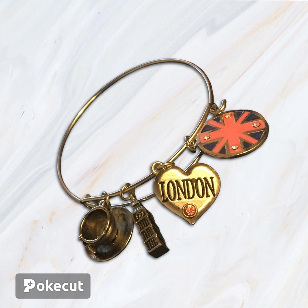 Expandable British Themed Charm Bracelet 🇬🇧
